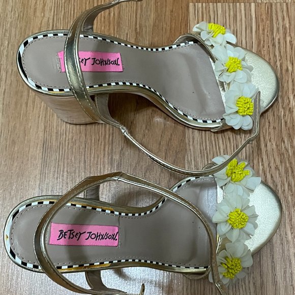 Betsey Johnson Sedona Daisy Heeled Sandals in Gold Shimmer - Picture 2 of 6